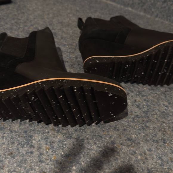 New TOMS Womens Maddie Black
Leather Wedge Boot Waterproof Sz 7.5 - Picture 10 of 10